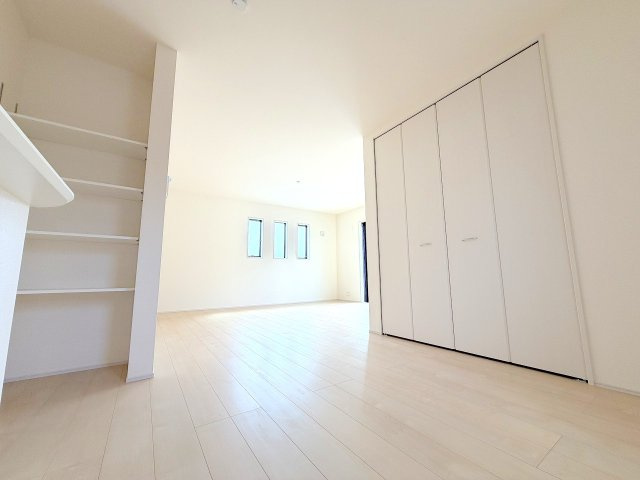 福生市熊川　新築戸建の居間・リビング