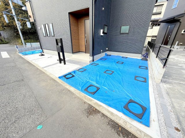 福生市熊川　新築戸建の前面道路含む現地写真