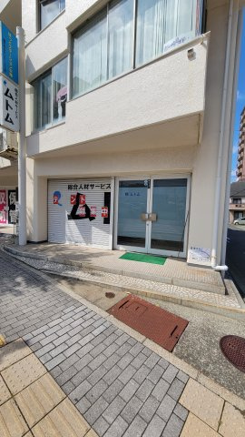 読売高野ビルのエントランス