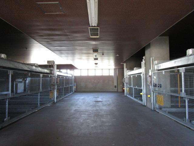 サンセリテ釧路の駐車場