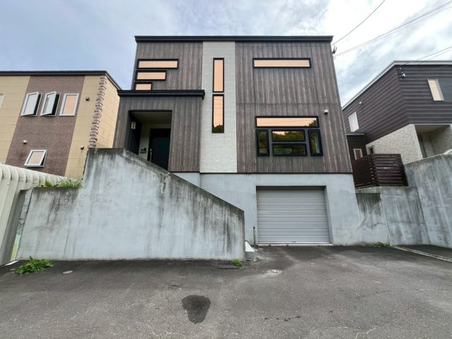 清田8条1丁目の外観|駐車2～3台可能！緑豊かな落ち着いた住環境！