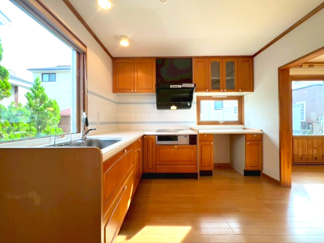 清田10条3丁目のキッチン|キッチン別角度！明るい光が溢れます◎