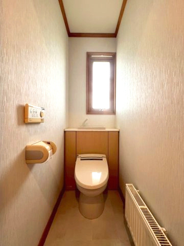 清田10条3丁目のトイレ|必須の温水洗浄付き便座！