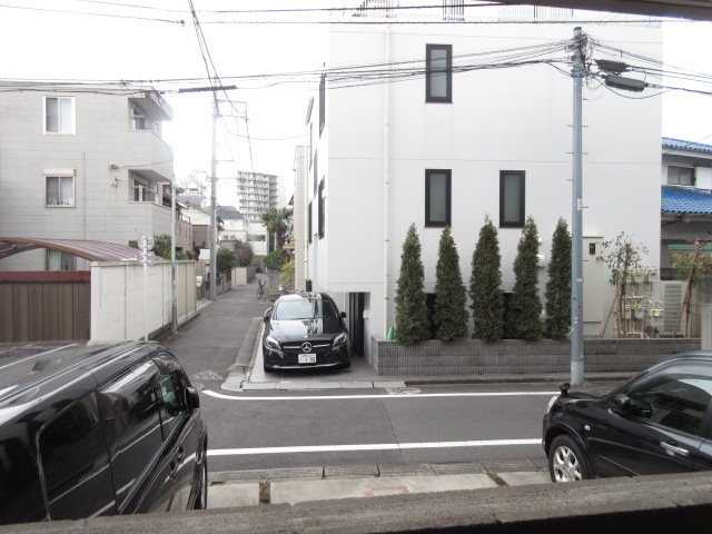 アカンサスの駐車場