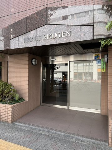 ナビウス六義園のエントランス