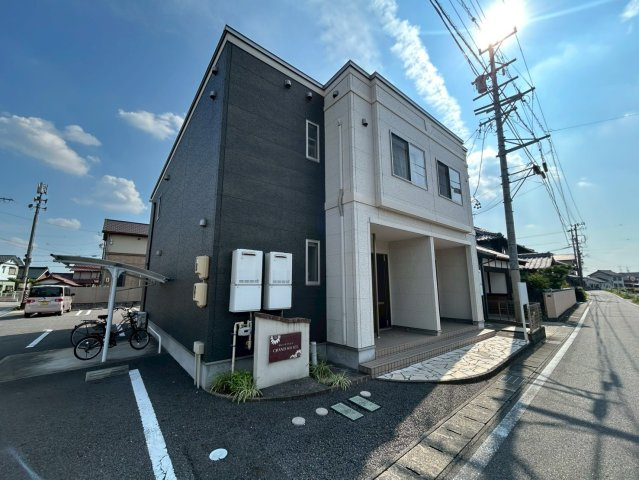 豊田市鴛鴨町中屋敷のアパートの外観