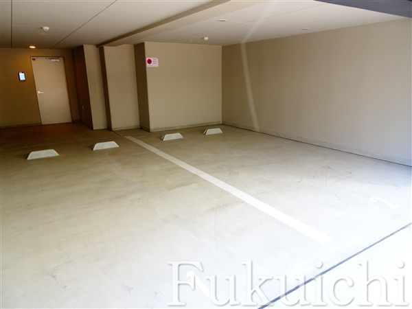 クレイシアIDZ学芸大学（アイズ）の駐車場