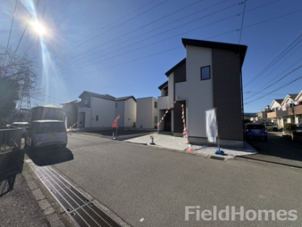平塚市諏訪町新築戸建て　3期1号棟の前面道路含む現地写真|前面道路含む現地写真です。
