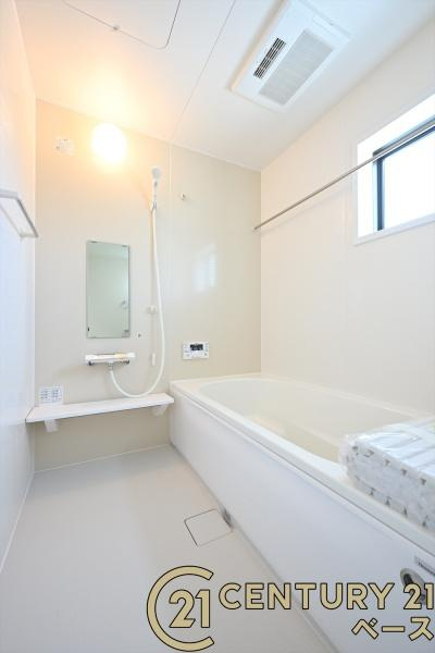 リーブルガーデン橋本 ／新築一戸建の浴室|■現地撮影写真■ゆったりしたサイズの浴室！足を伸ばしての入浴は疲れも癒してくれます！