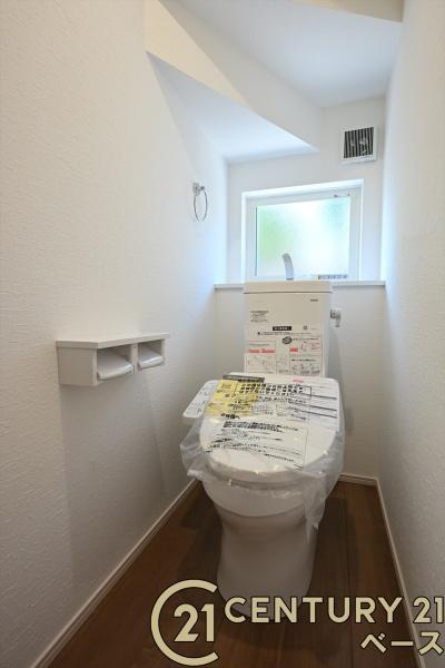 ファーストタウン南田原町 ／新築一戸建のトイレ|■現地撮影写真■フチなし＆トルネード洗浄でお掃除も楽らく！ウォシュレット付きです！