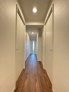 【内装】 | スカイハイツ姪浜西 | 玄関ホールにも収納があるのでお掃除道具などもスッキリとしまっておけます