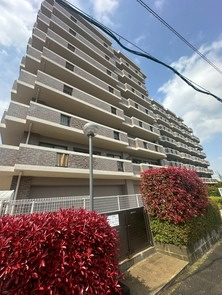 【外観】 | スカイハイツ姪浜西 | 下山門駅まで徒歩7分で通勤に便利な好立地です。敷地内駐車場も確保済みです