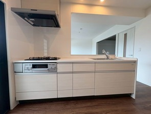 【キッチン】 | スカイハイツ姪浜西 | お料理をしながら会話を楽しめるカウンターキッチンです