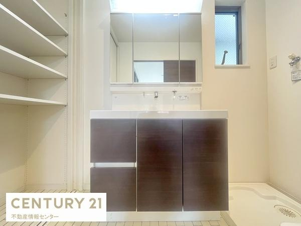 【独立洗面台】 | 平尾2丁目　中古戸建 | 大きな浴室洗面台です！