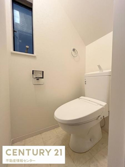 【トイレ】 | 平尾2丁目　中古戸建 | こちらは1階のトイレで温水洗浄機能付き