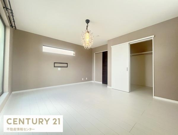 【寝室】 | 平尾2丁目　中古戸建 | 3階の10帖のお部屋で快適に過ごせる広さがあります！