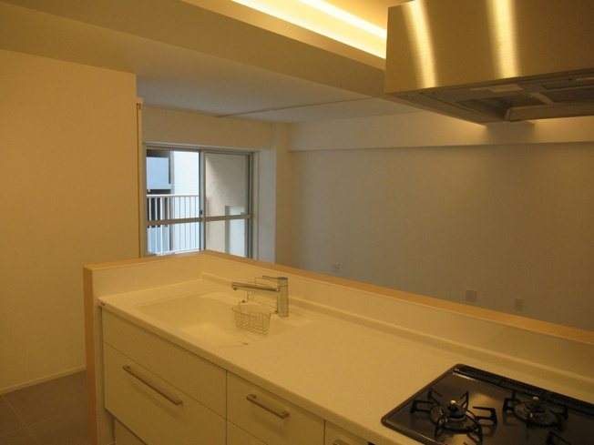 【キッチン】 | ホワイティ薬院 | お料理をしながら会話を楽しめるカウンターキッチンです