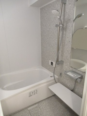 【浴室】 | ホワイティ薬院 | 広々とした浴室で一日の疲れもサッパリ洗い流せます