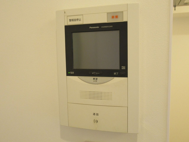 【防犯設備】 | ホワイティ薬院 | TVモニタ付ドアホンで安心・安全にお過ごしいただけます