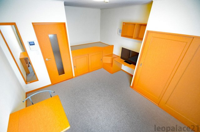 レオパレス屋形原の居間・リビング|同シリーズの類似となります。現況を優先致します。