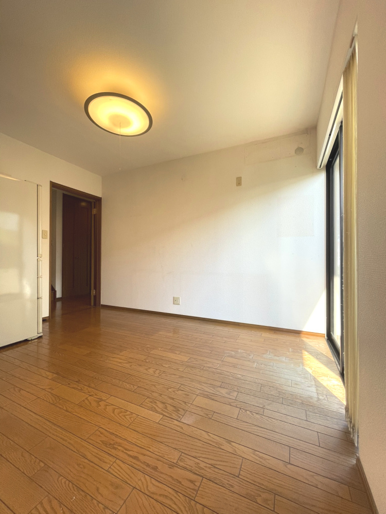 上之町2丁目　戸建の洋室|1階洋室（約6.0帖）