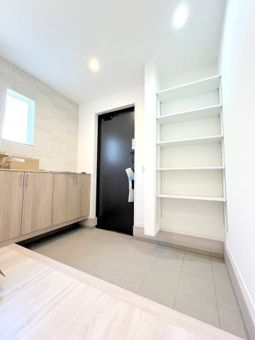 福生市福生全3棟　新築分譲の玄関