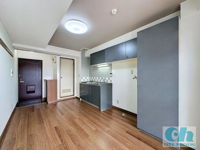 K-BLDG（K-ビルディング）305号室の居間・リビング