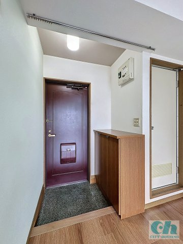 K-BLDG（K-ビルディング）305号室の玄関