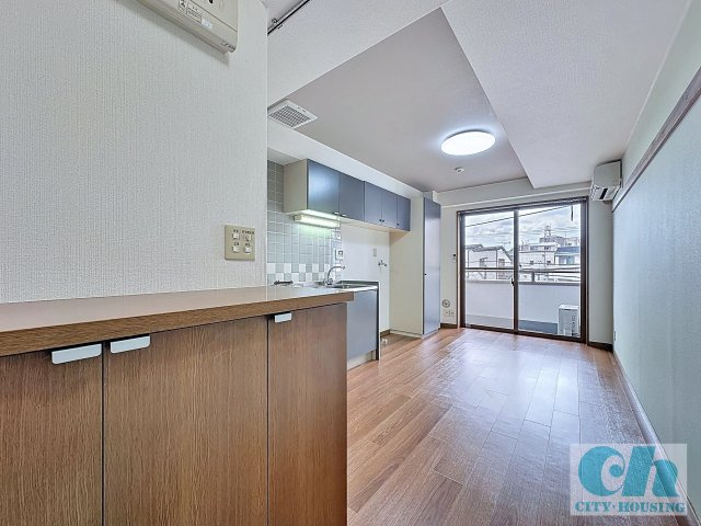 K-BLDG（K-ビルディング）305号室の居間・リビング