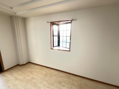 【寝室】 | サンクチュアリー | 出窓