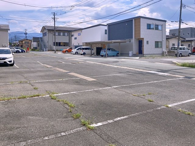 ユートピアEの駐車場