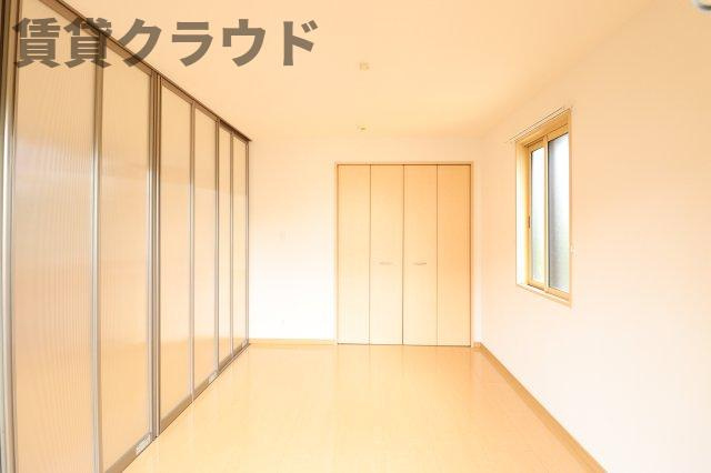 リビングタウンおゆみ野の洋室|落ち着いた色調の洋室です