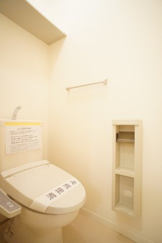 カーサ西船のトイレ|多機能温水便座♪※同建物・同間取・別部屋の写真です。