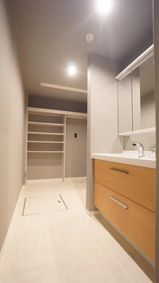 【洗面所】 | ステラヒルズ | 明るい洗面所です