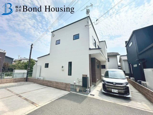 太陽光パネル搭載　魚住町西岡　中古戸建の外観