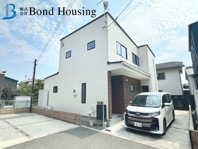 太陽光パネル搭載　魚住町西岡　中古戸建の外観