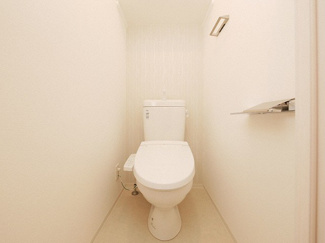 【トイレ】 | エスリード弁天町クレール | 落ち着いた色調のトイレです