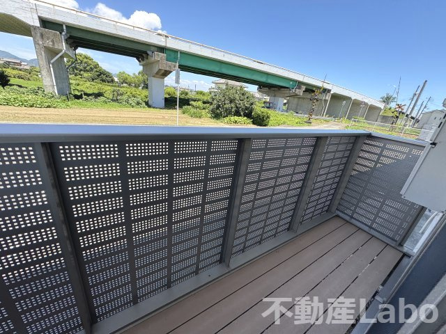 WIT CUBE A棟のバルコニー