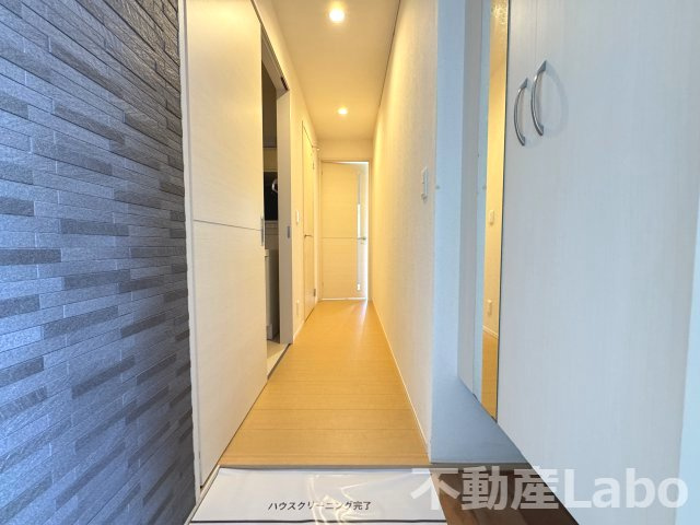 WIT CUBE A棟の玄関