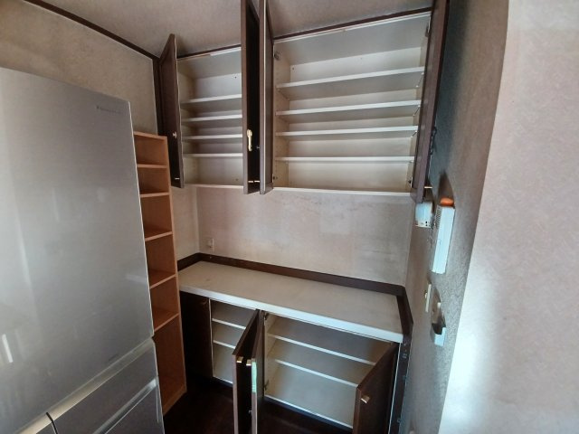 東松山市六軒町 中古戸建の収納|階段下収納