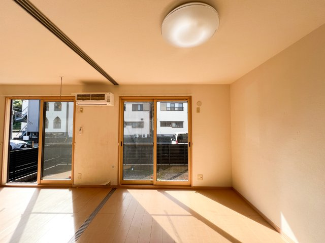 ウエスト孕の洋室