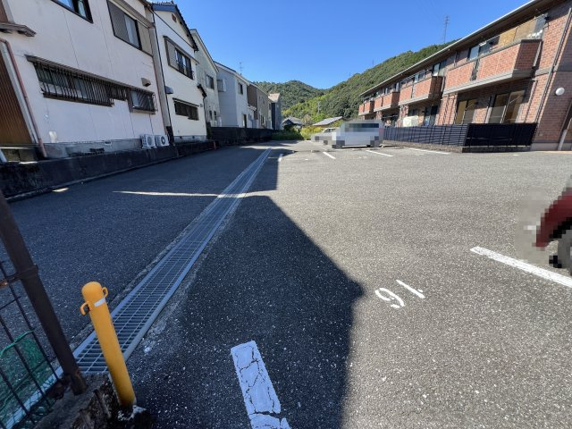 ウエスト孕の駐車場