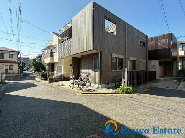 中古戸建　茅ヶ崎市菱沼1丁目の前面道路含む現地写真