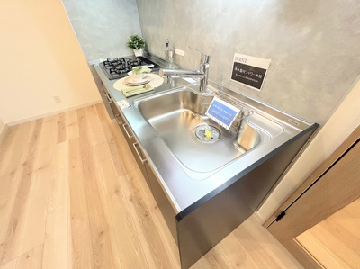 【キッチン】 | サニーパレス多摩 | ◆広々したキッチンシンク。洗い物が多い時にも快適にご利用いただけます。