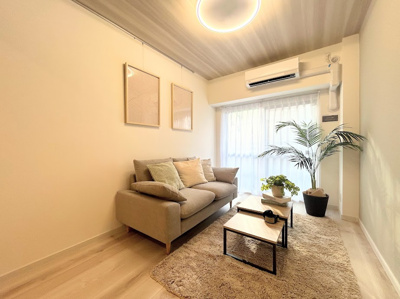 【居間・リビング】 | サニーパレス多摩 | ◆一家だんらんのスペースとなるＬＤＫ。窓から明るい光が差し込み、思わず家族の会話も弾む快適な空間。