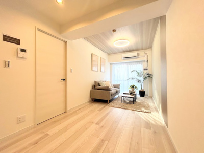 【その他】 | サニーパレス多摩 | ◆家族で食卓を囲むダイニングスペースと、ソファでゆったりくつろぐリビングスペースがしっかり区切られているので家具の配置や用途を使いわけしやすいです。