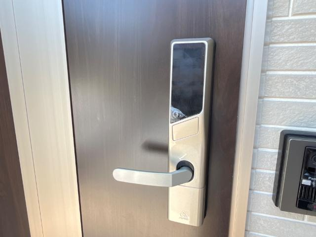 トリコロールⅢの玄関|電子キー