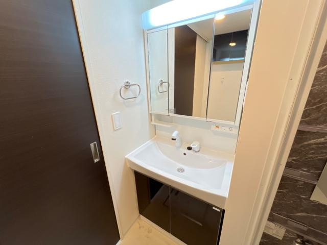 トリコロールⅢの独立洗面台|洗髪洗面化粧台