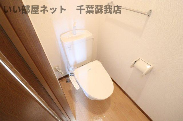 ヴィクトワールＢのトイレ|落ち着いた色調のトイレです