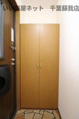 ヴィクトワールＢの玄関|明るい玄関です